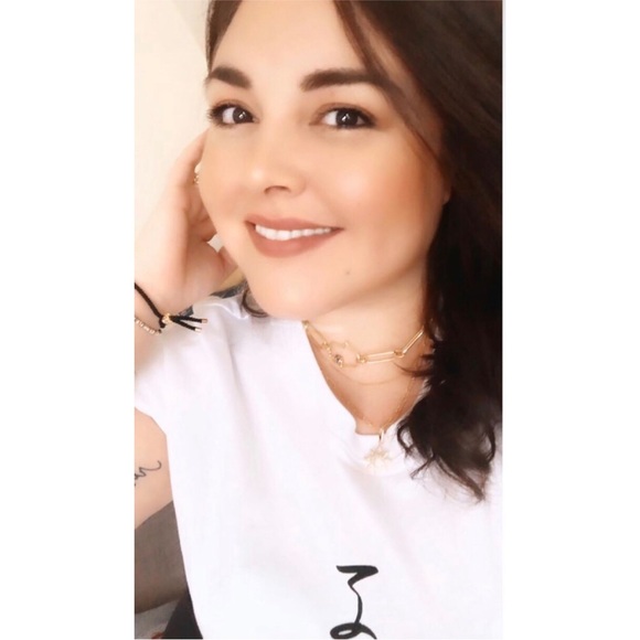 Meet your Posher, Angie - Picture 1 of 3